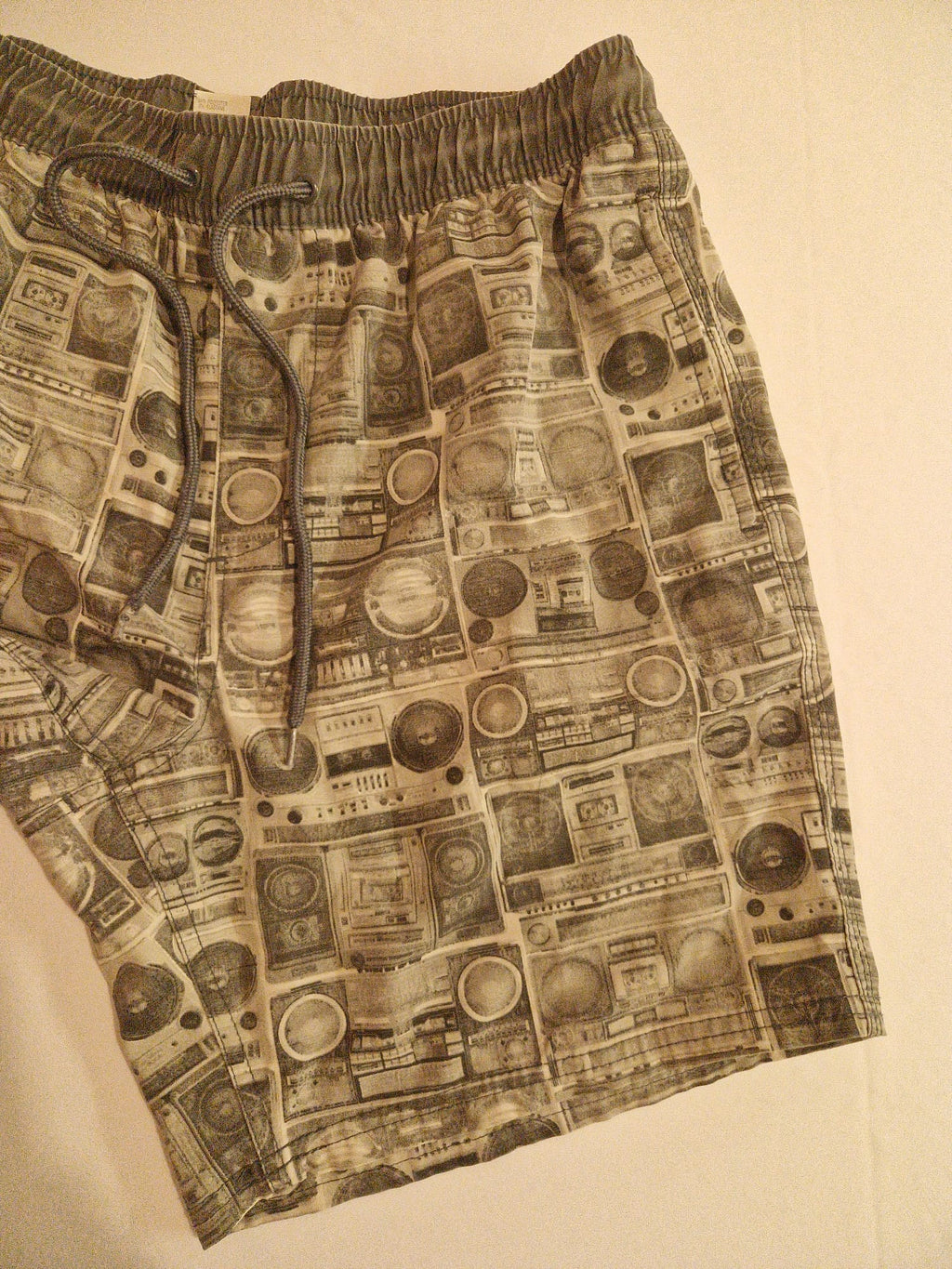 Retro Boombox Print Drawstring Shorts – Grey
