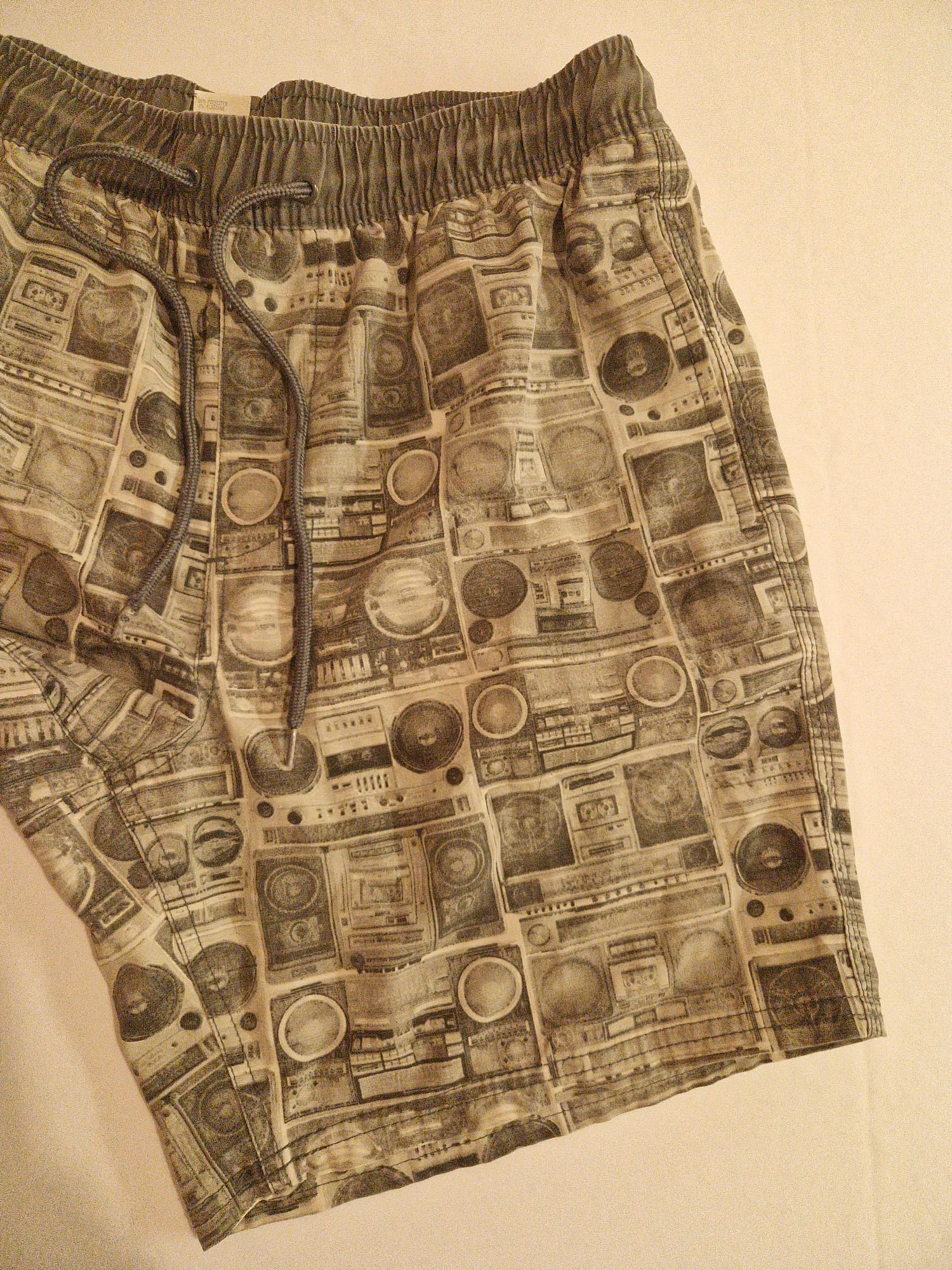 Retro Boombox Print Drawstring Shorts – Grey