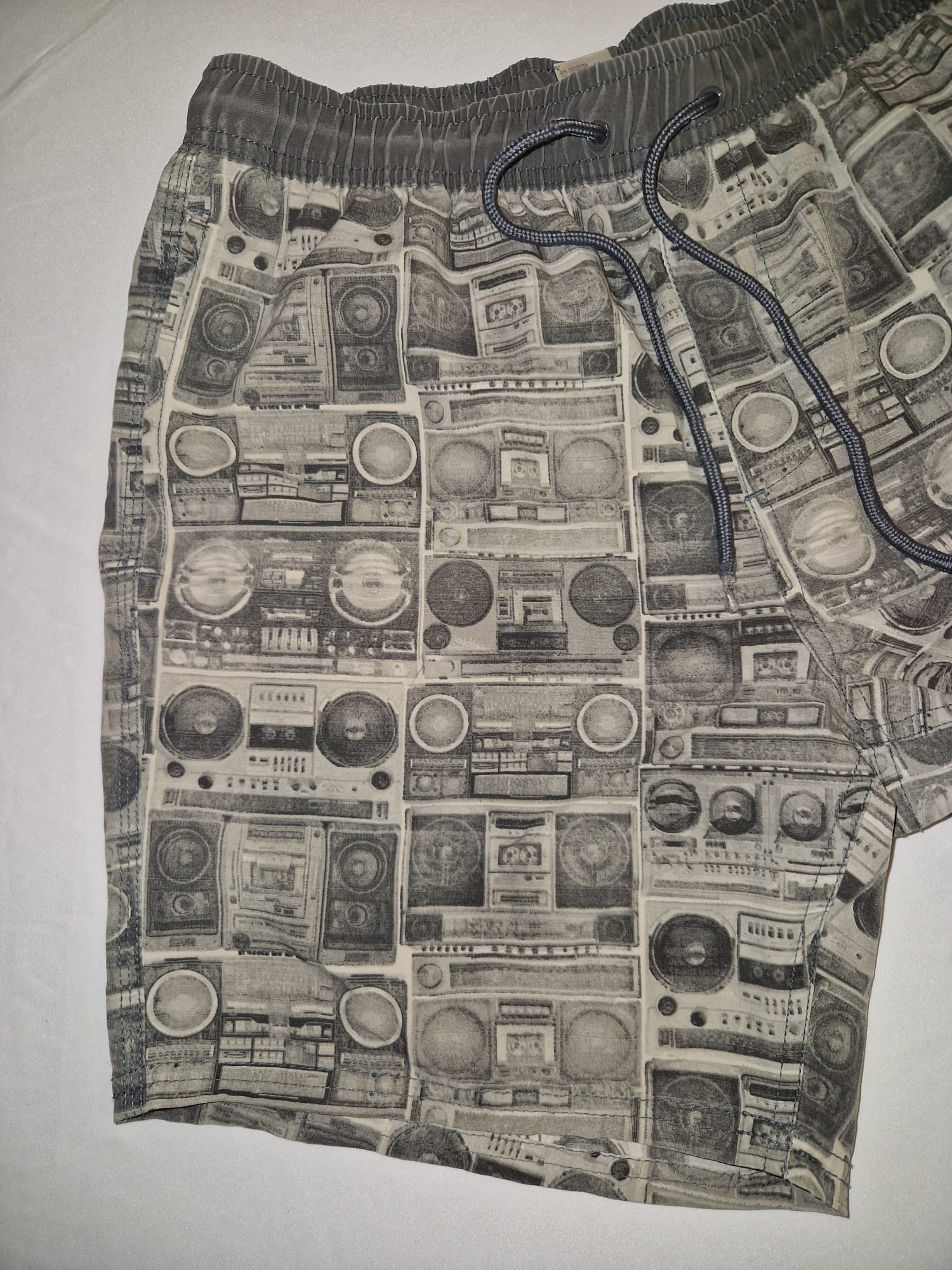 Retro Boombox Print Drawstring Shorts – Grey